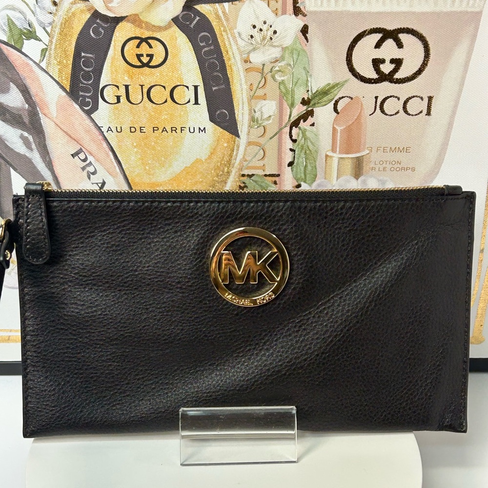 Michael Kors Large Pebble Leather Wristlet/Clutch 😍🖤 - Picture 3 of 17